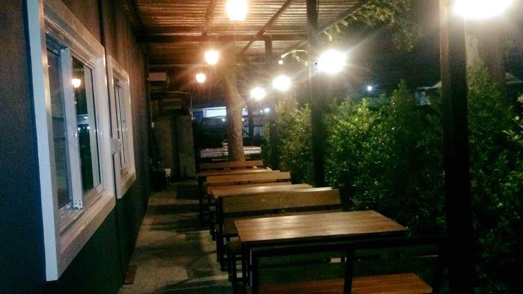 Kun Hotel Nakhonratcsaszima Kültér fotó