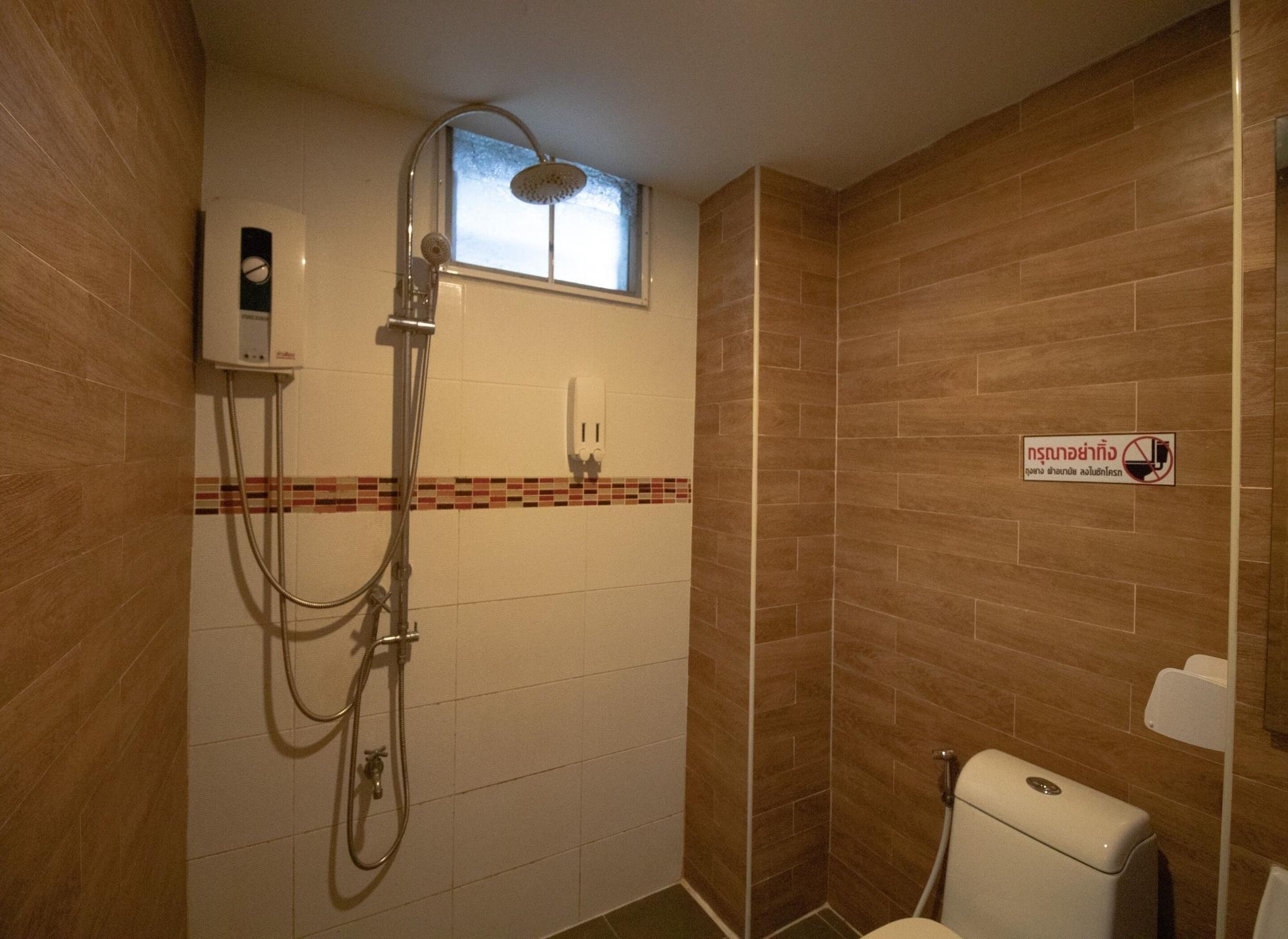 Kun Hotel Nakhonratcsaszima Kültér fotó