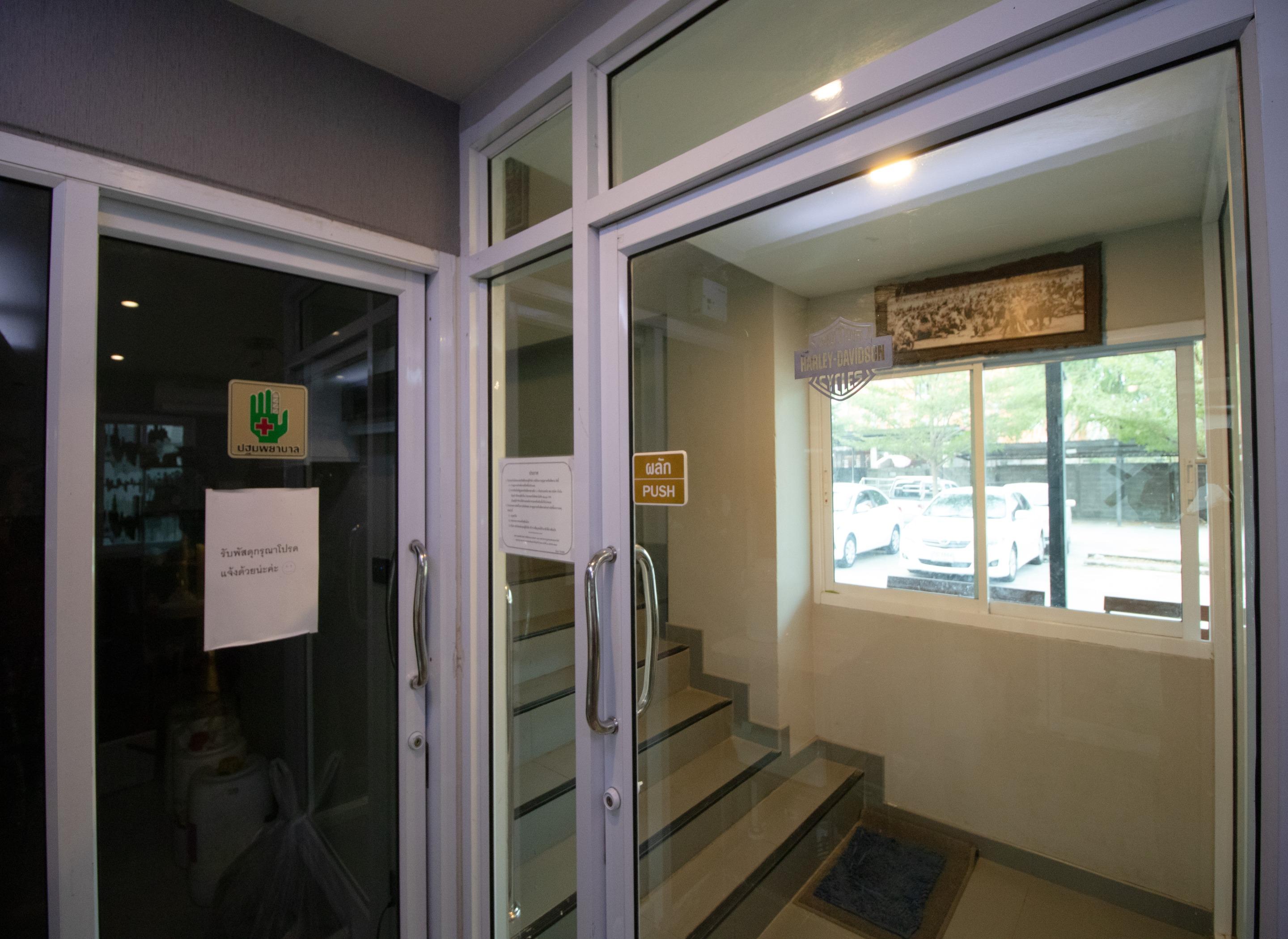 Kun Hotel Nakhonratcsaszima Kültér fotó