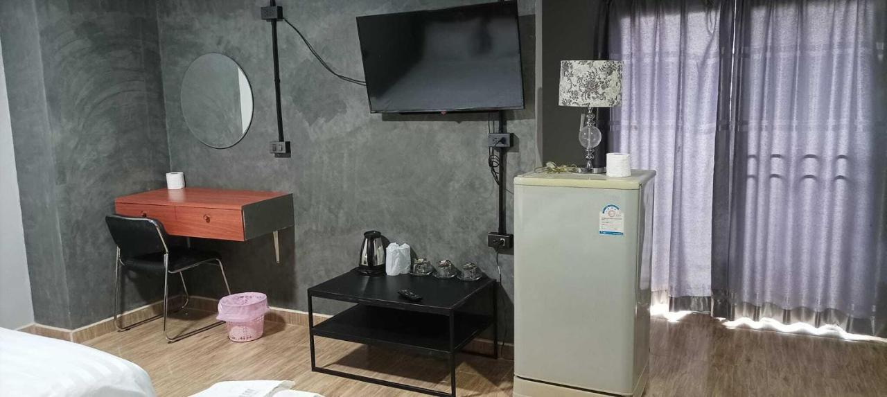 Kun Hotel Nakhonratcsaszima Kültér fotó